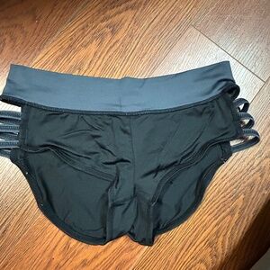 Chikum hot yoga short